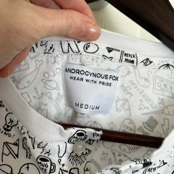 Androgynous Fox Non Binary Graphic Printed Tee Button Neck Black White Medium - Picture 4 of 6